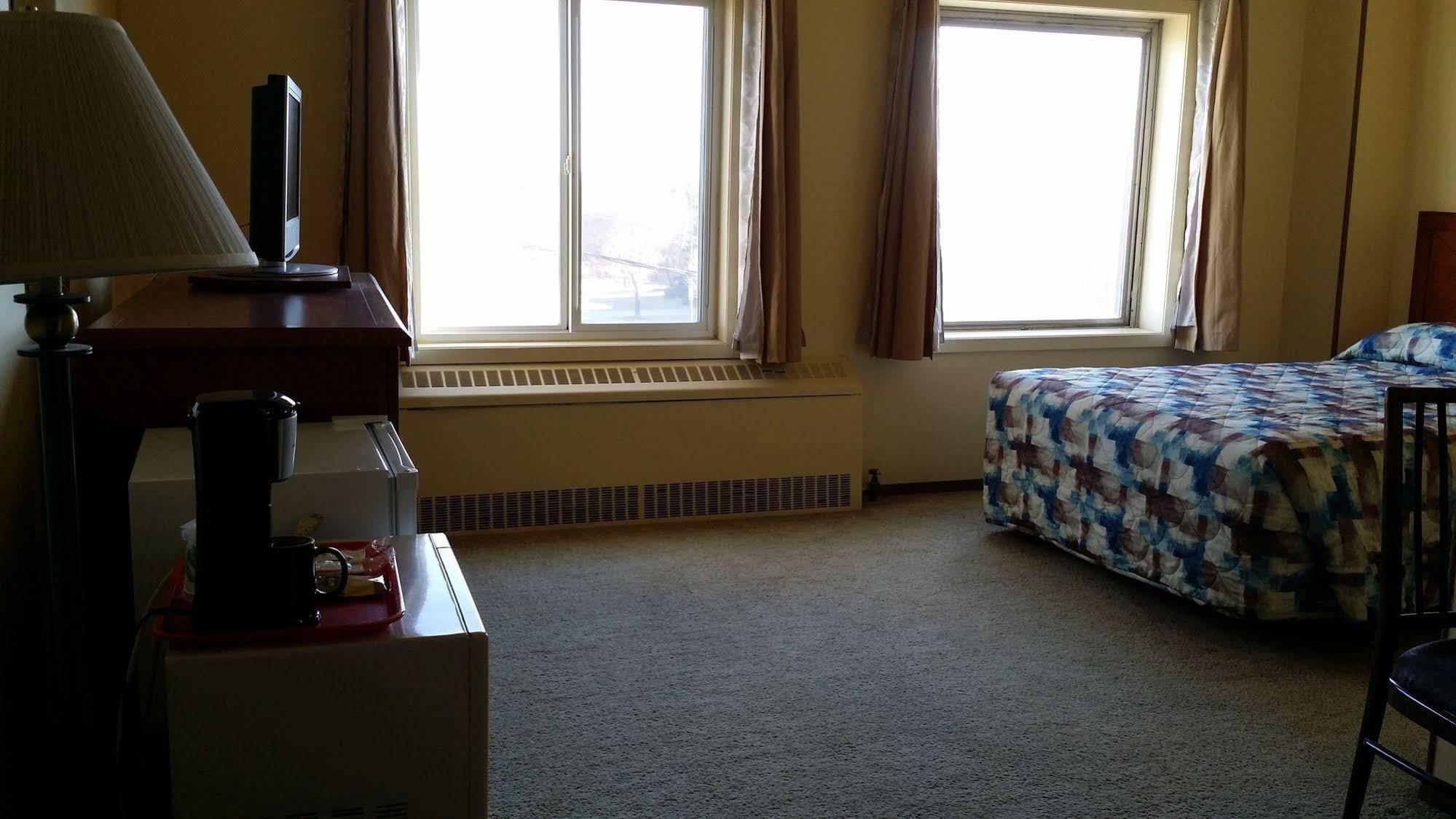 Beaver Hotel North Battleford Extérieur photo